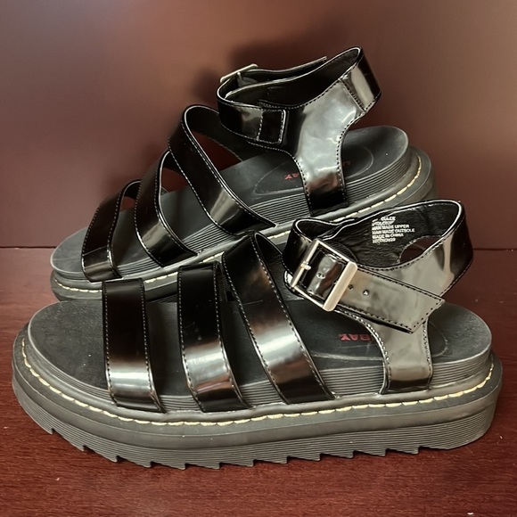 UNIONBAY Dulce Black Patent Leather Chunky Strappy Platform Sandal - Picture 3 of 10